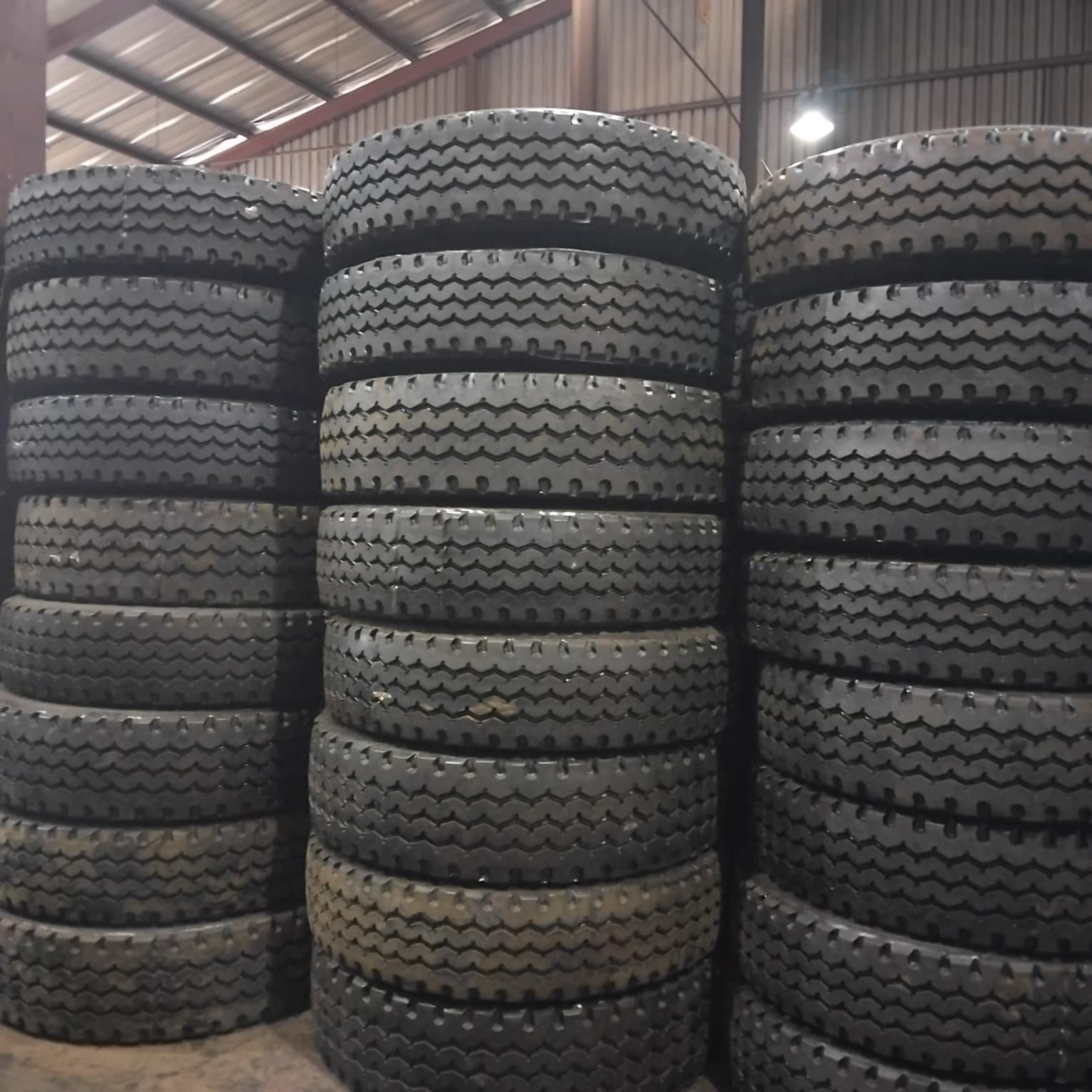 Stacks of 315/80R22.5 M3 stock retreads