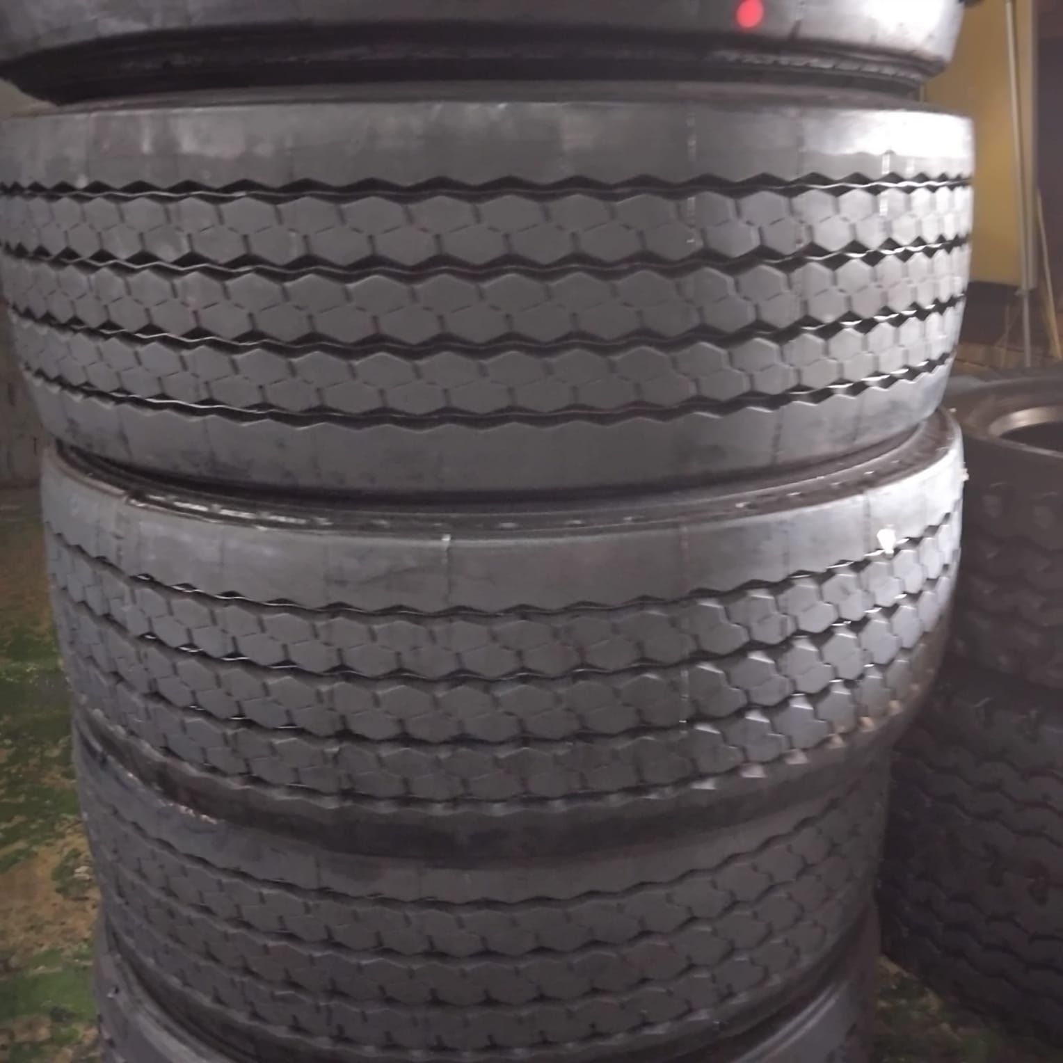 Stacked 385/65R22.5 M68 stock retreads